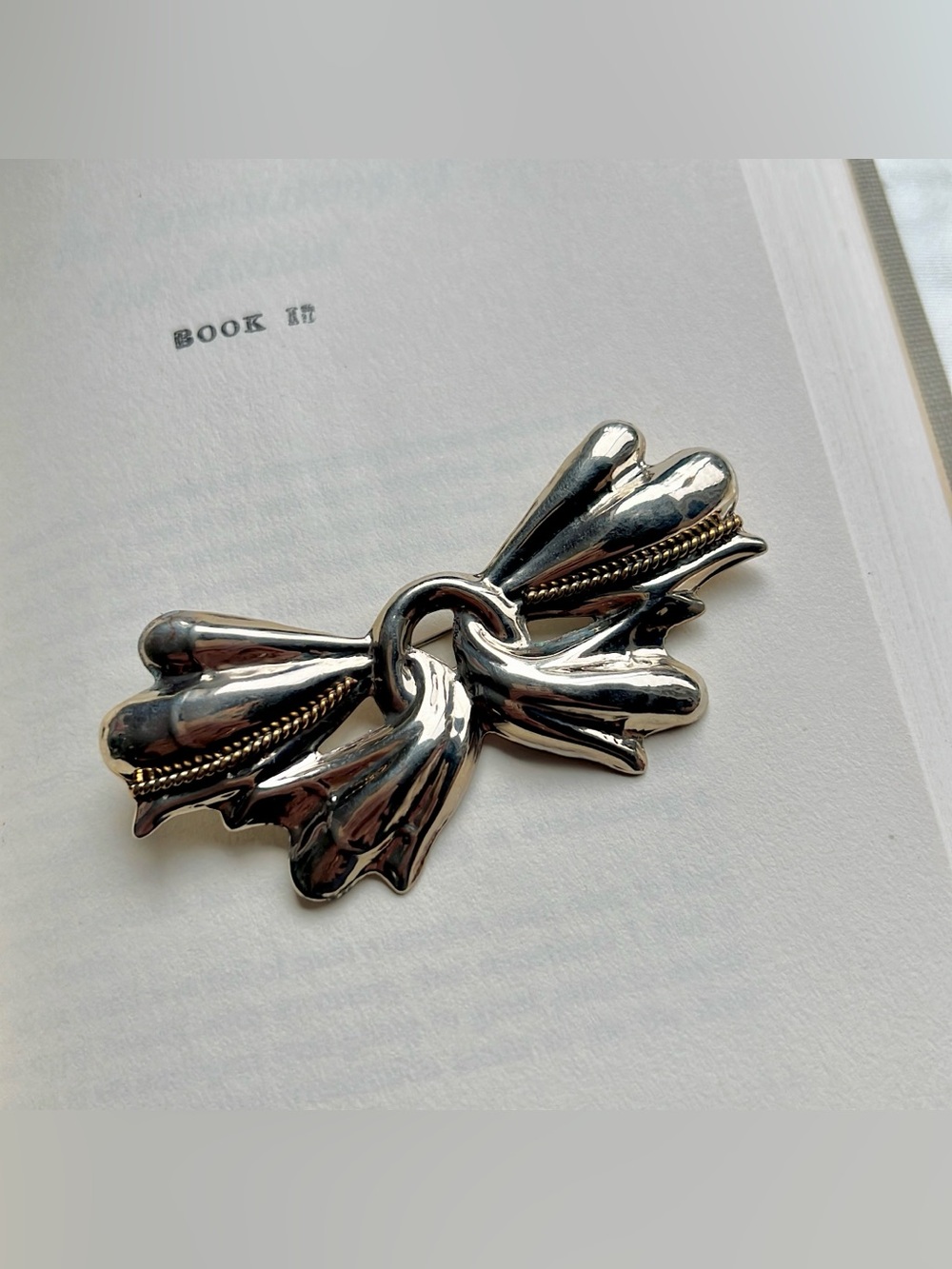 Vintage Alpaca Mexico two-tone Silvertone Bow Ribbon Goldtone Rope accent Brooch